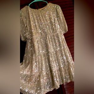 Three tier sequin dress. S-XXS, cream in color. Mint condition.